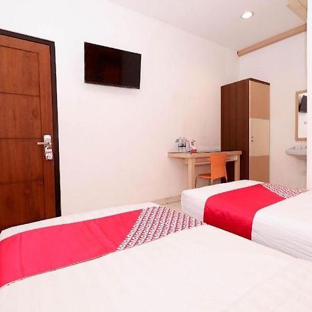 Oyo 1251 Residence 8 Семаранг Екстериор снимка