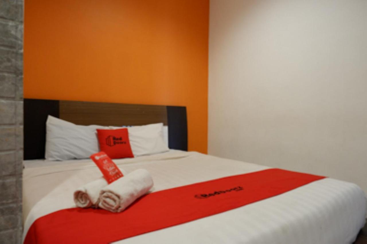 Oyo 1251 Residence 8 Семаранг Екстериор снимка