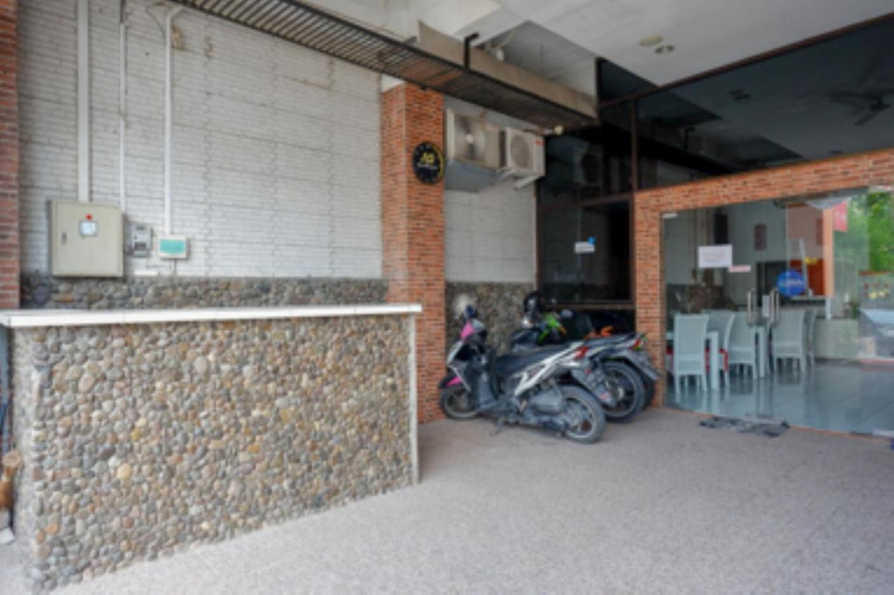 Oyo 1251 Residence 8 Семаранг Екстериор снимка