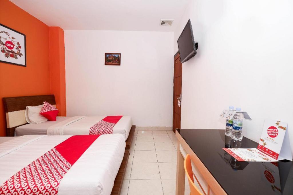 Oyo 1251 Residence 8 Семаранг Екстериор снимка