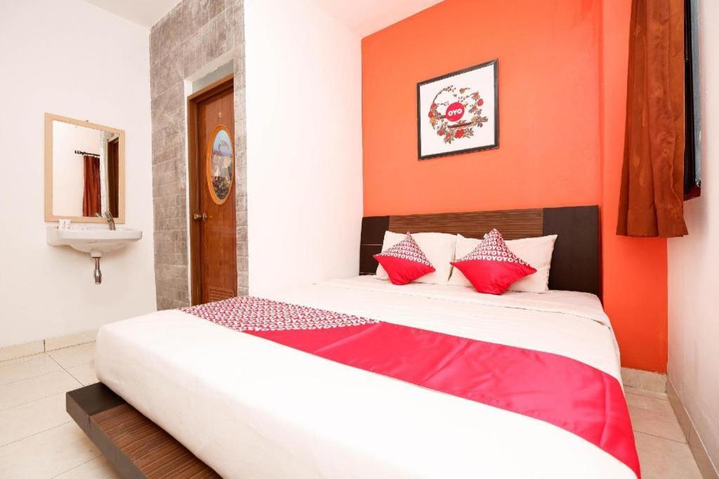 Oyo 1251 Residence 8 Семаранг Екстериор снимка